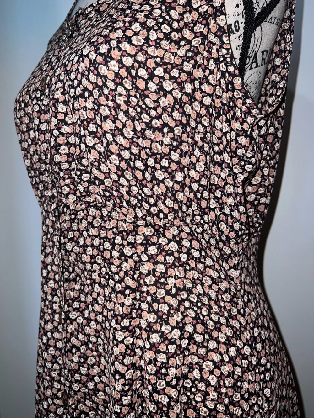 Vintage 90s Calico Floral Button Front Midi Dress
Medium - Picture 4 of 9